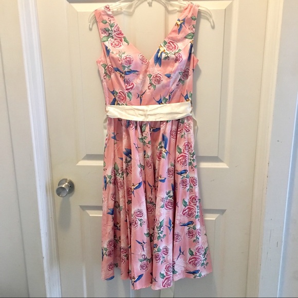 Hell Bunny ‘Lacey’ 50s dress in pink swallow rose - Picture 2 of 3